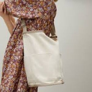 Everlane lantern canvas bag